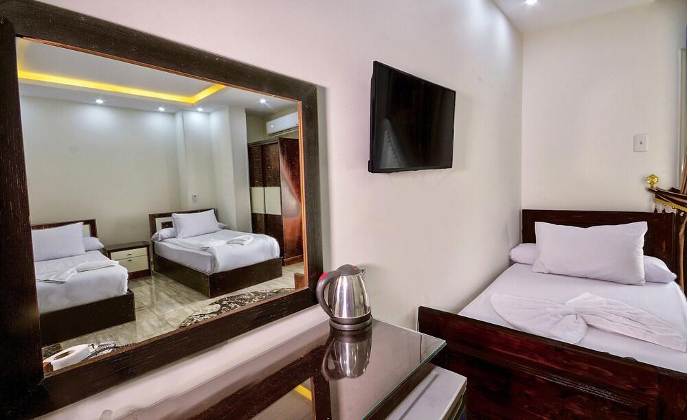 Tut Pyramids View Hotel