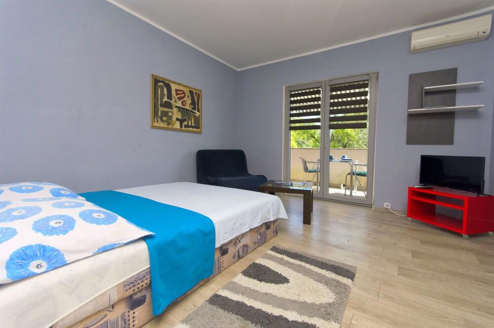 Apartments Bujola