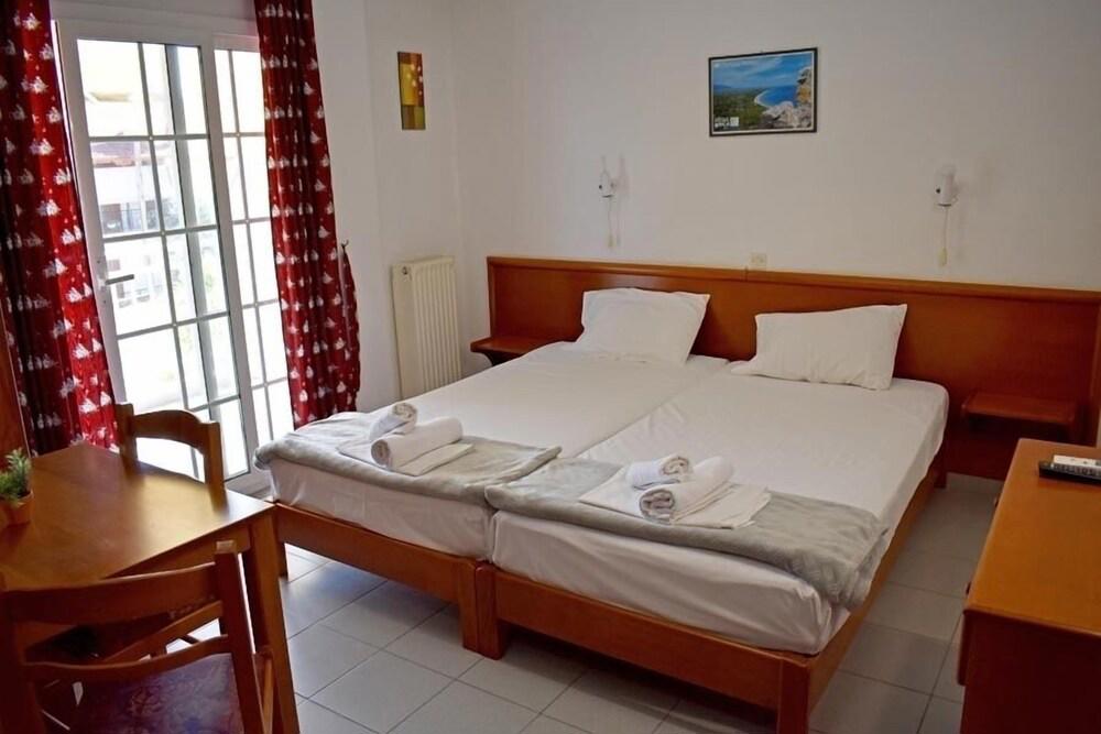 Galanis Studios And Apartments